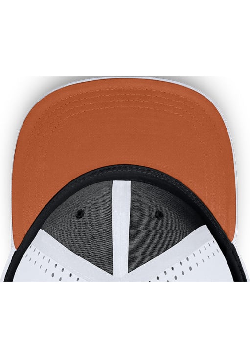 Nike Texas Longhorns Mens White NIKE DRI-FIT CLUB GAMEDAY STR AEROBILL SWOOSHFLEX CAP Flex Hat