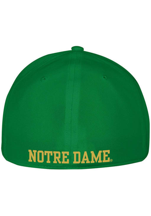 Under Armour Notre Dame Fighting Irish Mens Green Blitzing Accent STR Flex  Hat