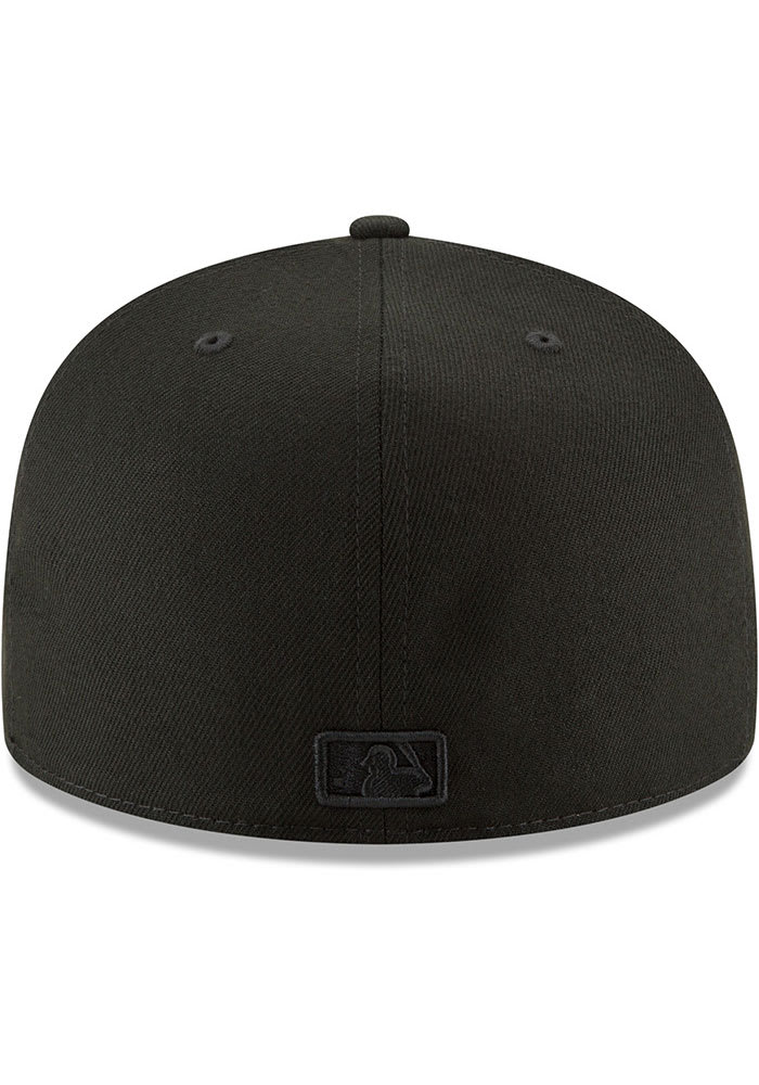 Yankees black sales on black hat