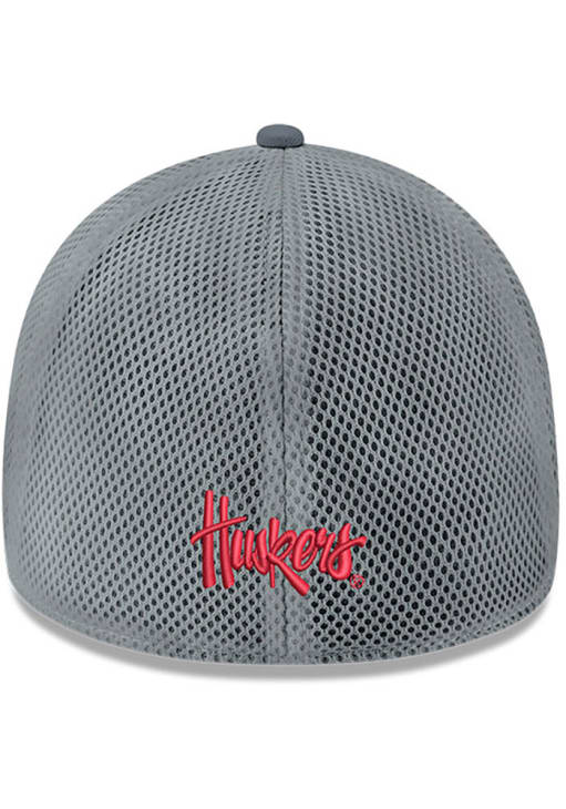 New Era Nebraska Cornhuskers Mens Graphite 2T Neo 39THIRTY Flex Hat