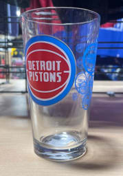 Detroit Pistons 16OZ Scatter Pint Glass