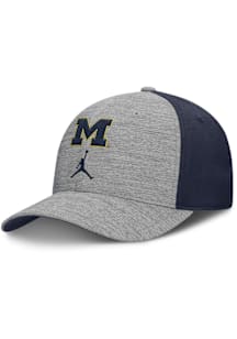 Nike Michigan Wolverines Mens Grey Structured Rise Swooshflex Flex Hat