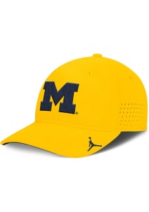 Michigan Wolverines Nike JORDAN BRAND DRI-FIT CLUB GAMEDAY STR AEROBILL SWOOSHFLEX CA Flex Hat - Y..