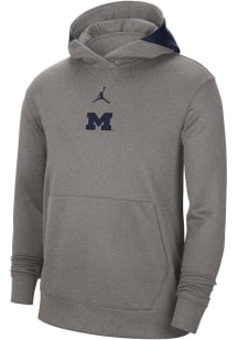 Nike Michigan Wolverines Mens Grey Dri-FIT Spotlight Hood