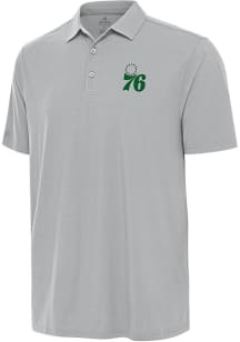 Antigua Philadelphia 76ers Mens Grey St Patrick's Day Tonal Era Short Sleeve Polo
