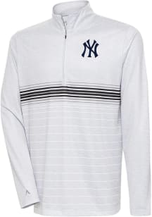 Antigua New York Yankees Mens Grey Bullseye QZ Long Sleeve 1/4 Zip Pullover