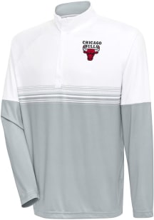 Antigua Chicago Bulls Mens White Bender Long Sleeve 1/4 Zip Pullover