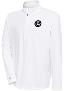 Antigua Chicago Cubs Mens White Metallic Logo Tribute Long Sleeve 1/4 Zip Pullover