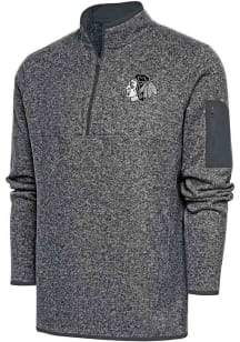Antigua Chicago Blackhawks Mens Grey Metallic Logo Fortune Long Sleeve 1/4 Zip Pullover