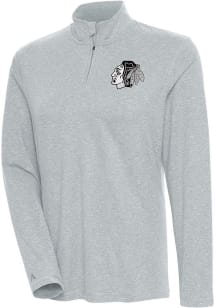 Antigua Chicago Blackhawks Womens Grey Metallic Logo Confront 1/4 Zip Pullover