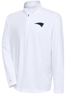 Antigua New England Patriots Mens White Tonal Logo Tribute Pullover Jackets