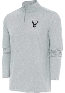 Antigua Milwaukee Bucks Mens Grey Metallic Logo Hunk Long Sleeve 1/4 Zip Pullover