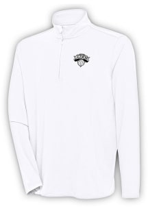 Antigua New York Knicks Mens White Metallic Logo Hunk Long Sleeve 1/4 Zip Pullover
