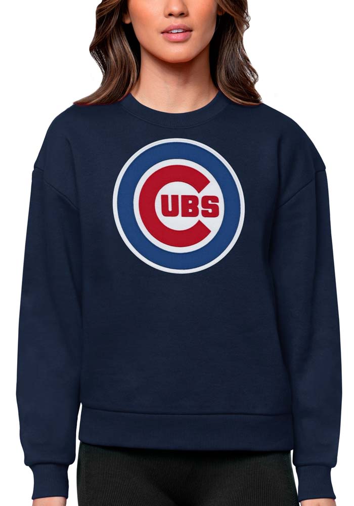 Antigua Women's Chicago Cubs Red Victory Crew Pullover