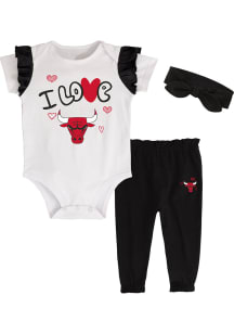 Chicago Bulls Infant Girls Black I Love Basketball Design Set Top and Bottom