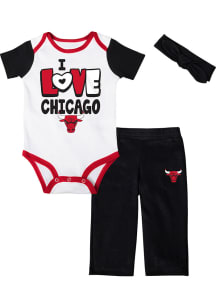 Chicago Bulls Infant Girls White Love Basketball Set Top and Bottom