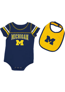 Colosseum Michigan Wolverines Baby Navy Blue Chocolate Set One Piece with Bib
