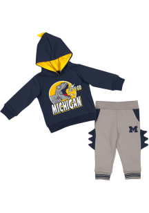 Colosseum Michigan Wolverines Infant Navy Blue Dino Set Set Top and Bottom