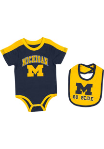 Colosseum Michigan Wolverines Baby Yellow Encore Set One Piece with Bib