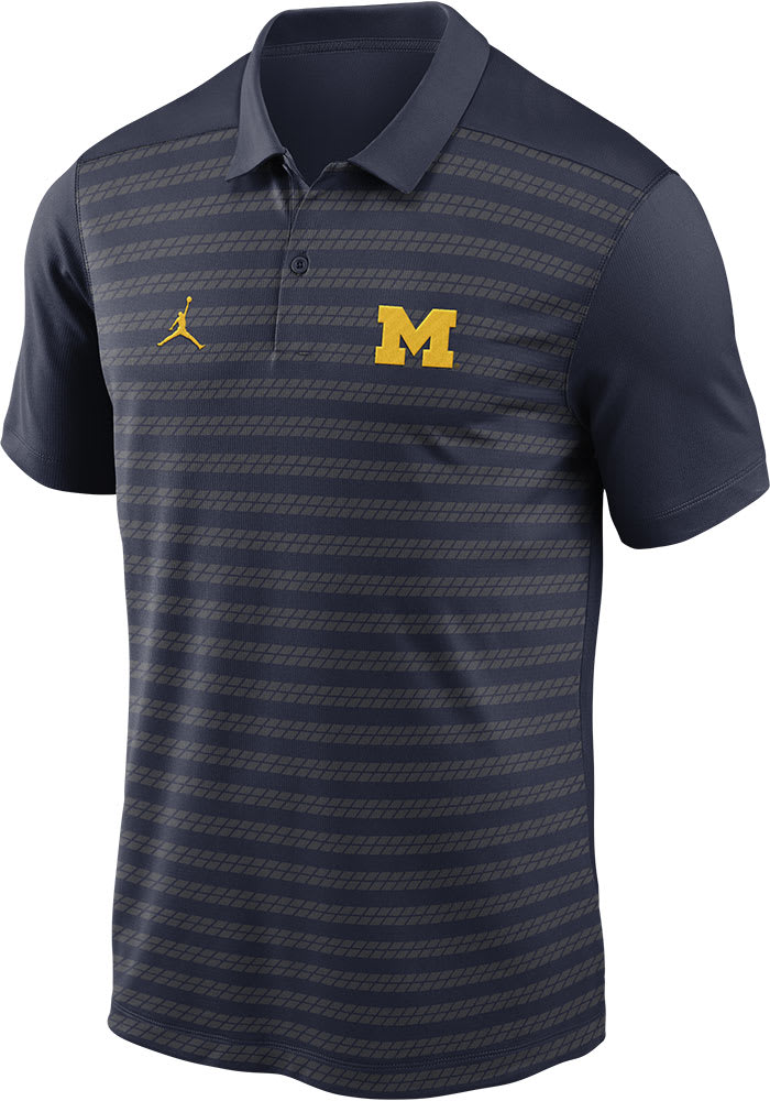 Nike Mens BLUE Michigan Wolverines Sideline Victory Short