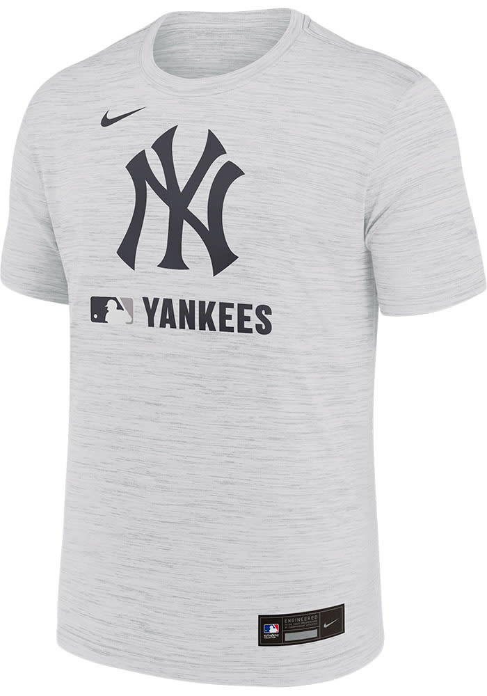 Nike Yankees フード付きスウェットシャツ Nike Yankees フード付きスウェットシャツ ナイキ ニューヨーク