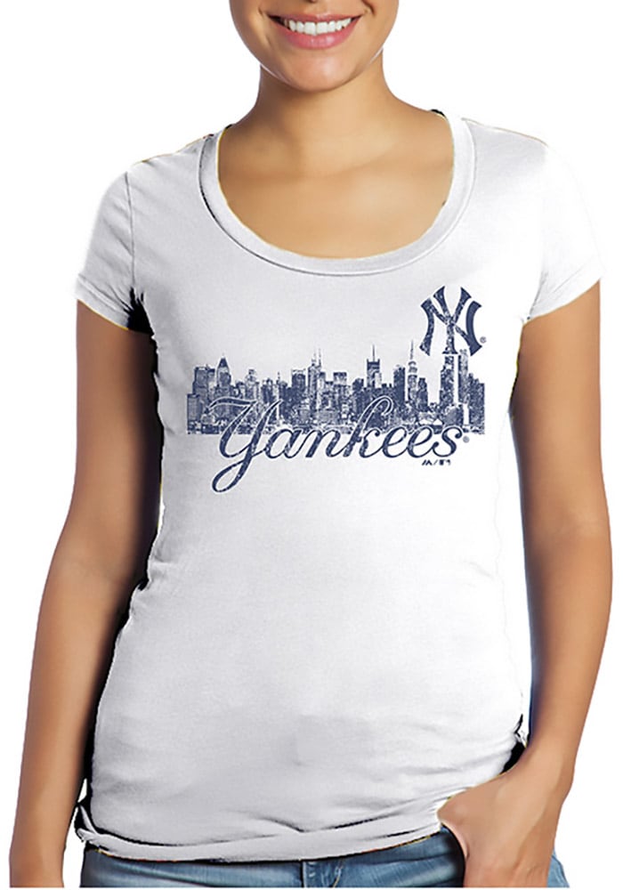 New York Yankees Womens White Skyline Scoop T-Shirt