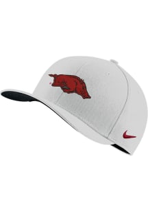 Nike Arkansas Razorbacks Mens White Swoosh Flex Flex Hat