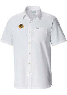 Columbia Chicago Blackhawks Mens White Heat Seal Slack Tide Camp Short Sleeve Dress Shirt
