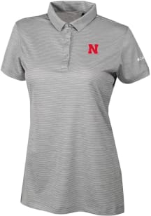 Womens Nebraska Cornhuskers Grey Columbia Heat Seal Set II Short Sleeve Polo Shirt