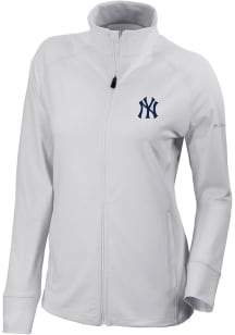 Columbia New York Yankees Womens White Heat Seal Greenkeeper Light Weight Jacket