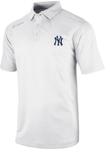 Columbia New York Yankees Mens White Heat Seal Omni-Wick Shotgun Short Sleeve Polo