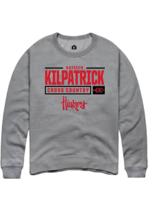 Katelyn Kilpatrick Rally Mens Graphite Nebraska Cornhuskers NIL Stacked Box Crew Sweatshirt