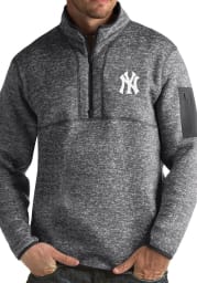 Antigua New York Yankees Mens Grey Fortune Long Sleeve 1/4 Zip Fashion Pullover