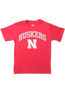 Boys Red Nebraska Cornhuskers Vintage Arch Mascot Short Sleeve T-Shirt