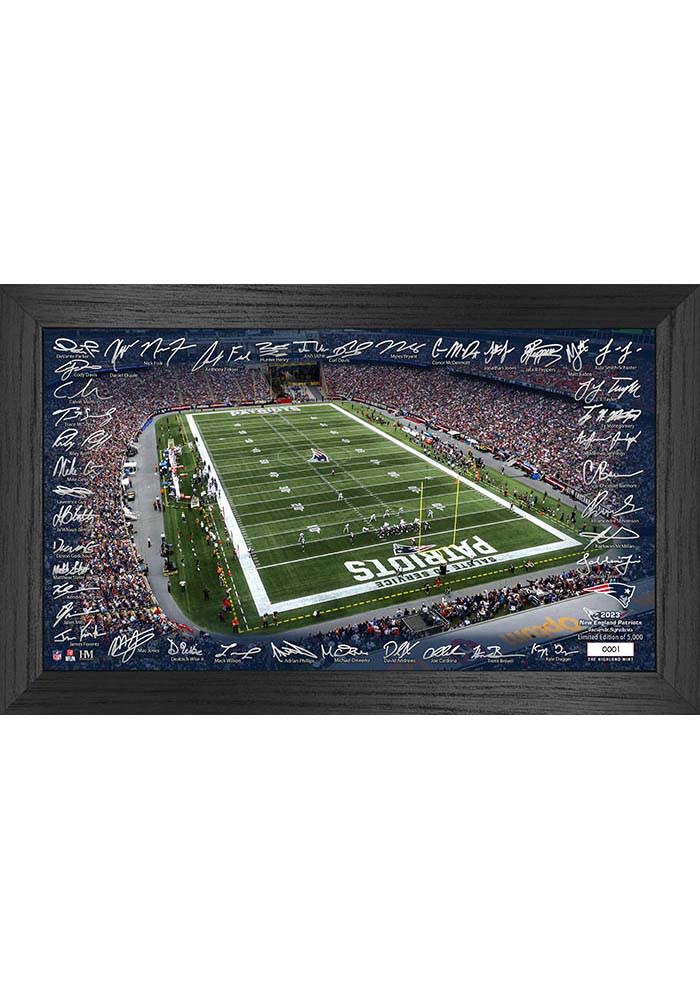 The Highland Mint | New England Patriots 2022 Signature Gridiron Collection Frame