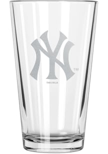 New York Yankees 17oz Etched Pint Glass