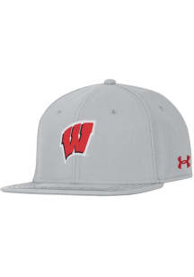 Wisconsin Badgers Under Armour Huddle Fitted Hat -