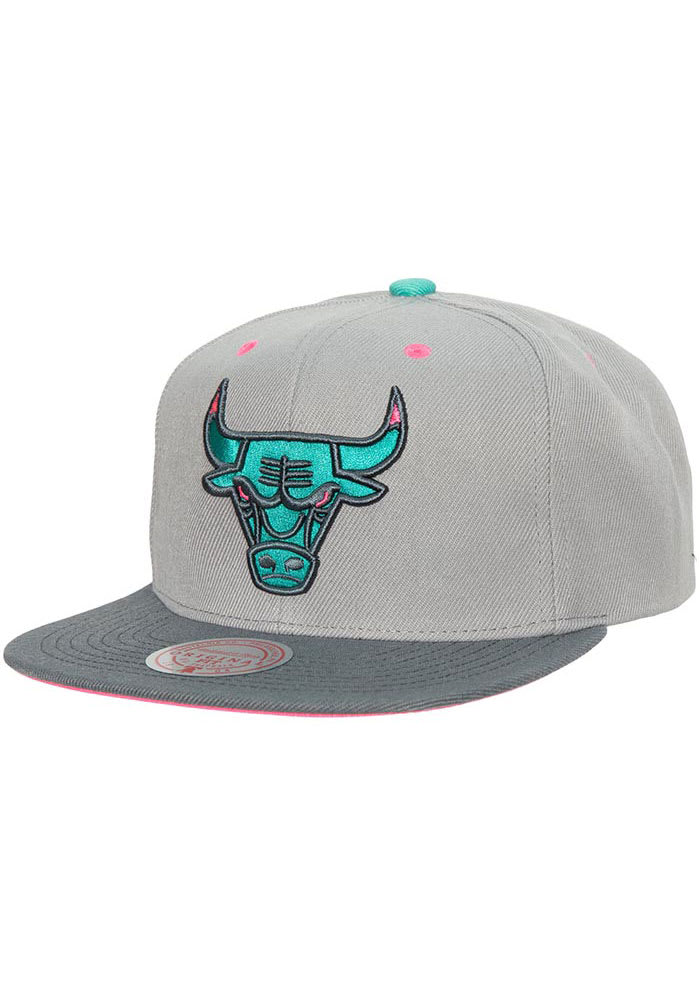 Mitchell and Ness Chicago Bulls Grey Grey Wolf Mags Mens Snapback Hat