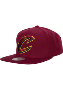 Mitchell and Ness Cleveland Cavaliers Maroon Team Ground 2.0 Snapback Mens Snapback Hat