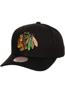 Mitchell and Ness Chicago Blackhawks Black Team Ground 2.0 Pro Mens Snapback Hat