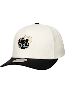 Mitchell and Ness Dallas Mavericks 2T Classic Red Pro Snap Adjustable Hat - Ivory
