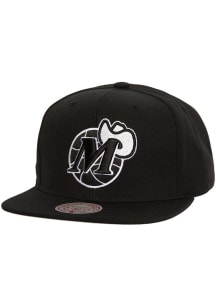 Mitchell and Ness Dallas Mavericks Black Evergreen Black & White Mens Snapback Hat