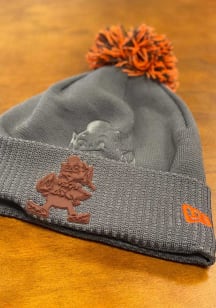 New Era Cleveland Browns Graphite Retro Dart Cuff Pom Tech Mens Knit Hat