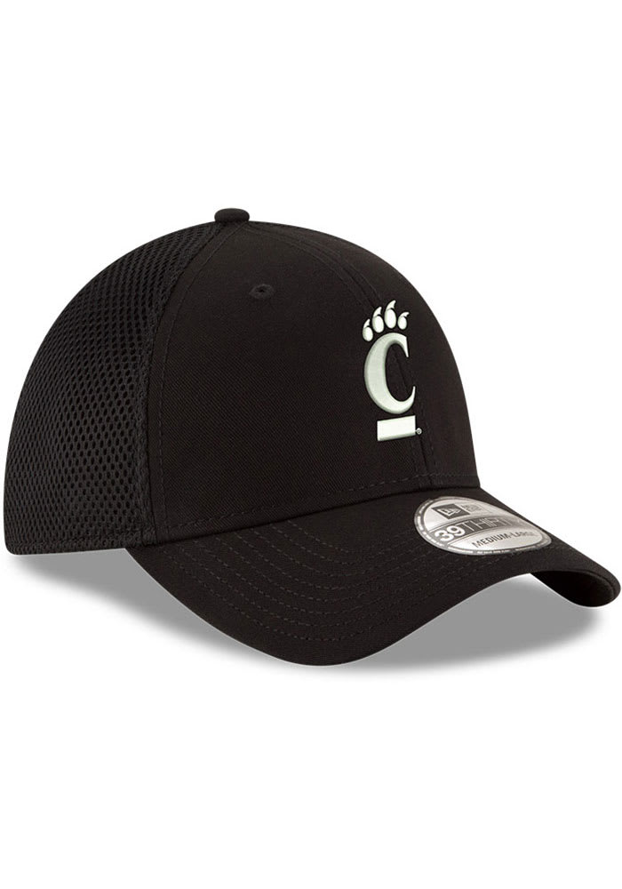 New Era Cincinnati Bearcats Mens Black and White Neo 39THIRTY Flex Hat