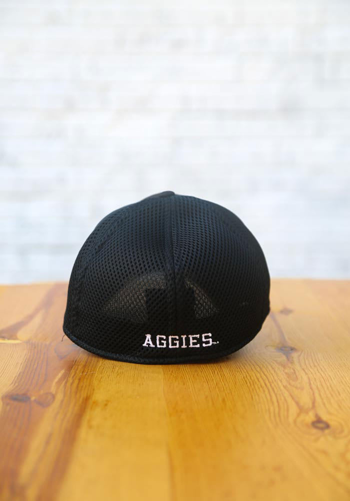 New Era Texas A&M Aggies Mens Black and White Neo 39THIRTY Flex Hat