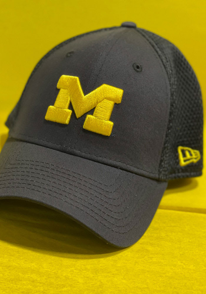 New Era Michigan Wolverines Mens Navy Blue Team Neo 39THIRTY Flex Hat