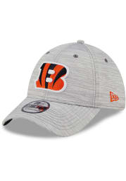 New Era Cincinnati Bengals Mens Grey 2022 Training Camp Coach 39THIRTY Flex Hat