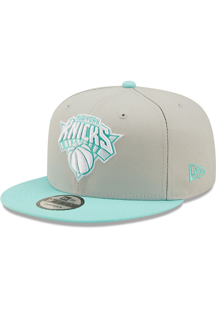 New Era New York Knicks Silver 2T Tonal Pack 9FIFTY Mens Snapback Hat