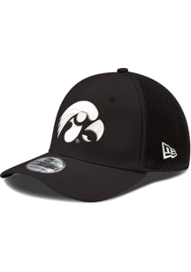 New Era Iowa Hawkeyes Mens Black White logo Neo 39THIRTY Flex Hat