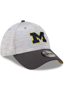 New Era Michigan Wolverines Mens Grey 2T Distinct Visor 39THIRTY Flex Hat